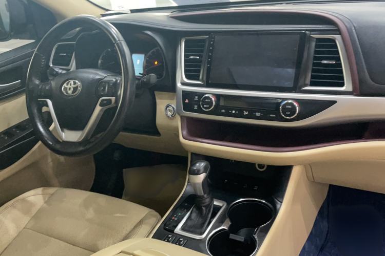 Used Toyota Highlander 2017 2.0T Four-Wheel Drive Luxury Edition 7 Seats