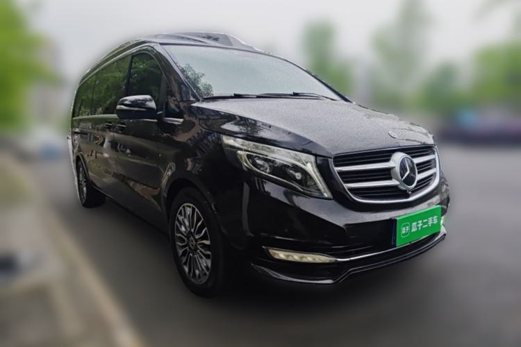 Used Mercedes-Benz V-Class  Front Right 45 Deg