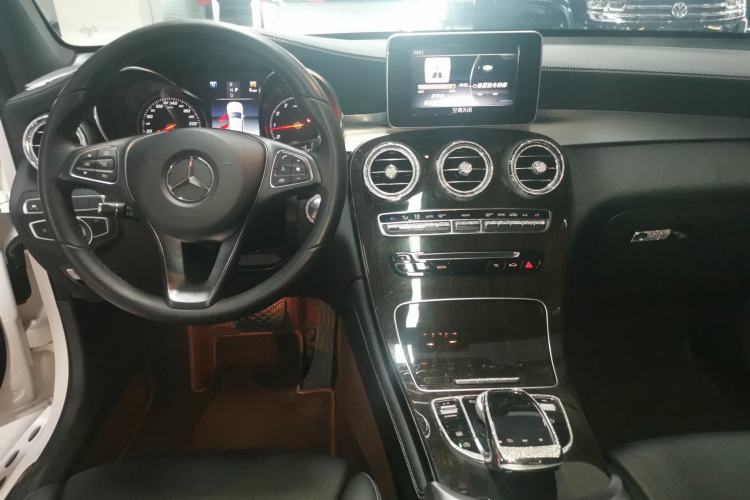Used Mercedes-Benz GLC 2019 GLC 260 4MATIC Luxury Model
