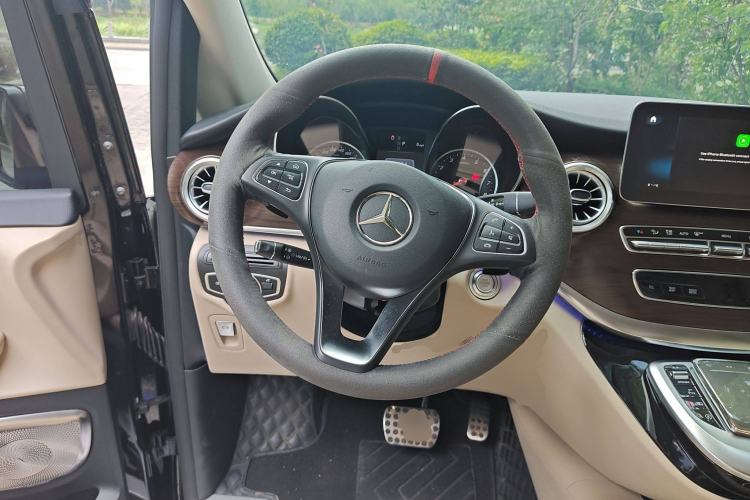 Used Mercedes-Benz V-Class 2022 V 260 Avantgarde Edition
