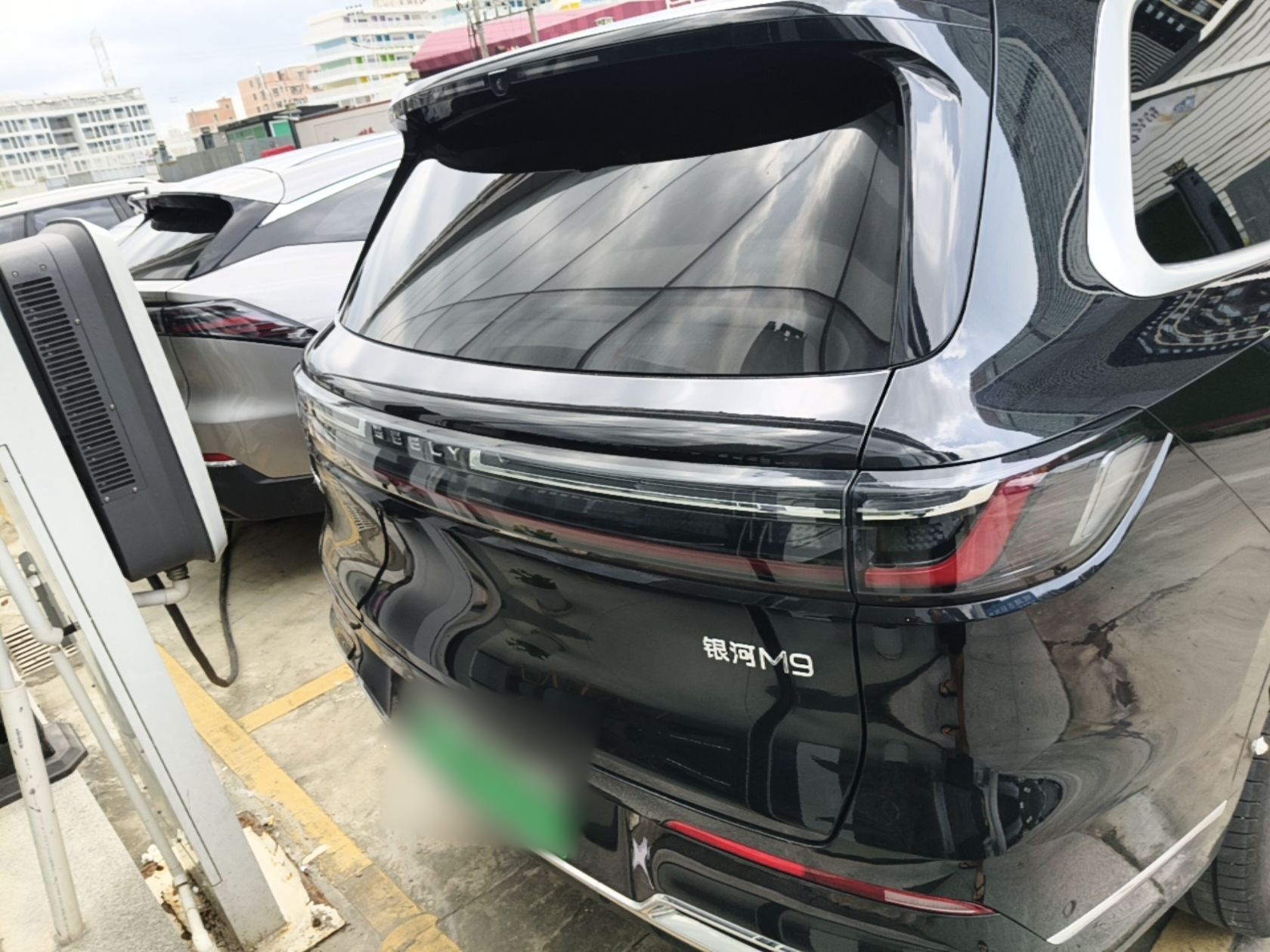 Geely Galaxy M9 2025 Model 210km Four-Wheel-Drive Leading Edition — снимка 5