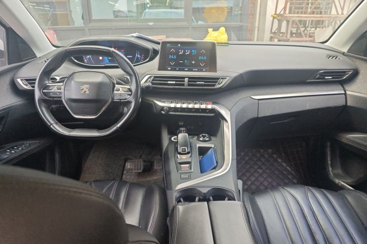 Used Peugeot 5008 2017 380THP 7-Seater Luxury Edition Center Console