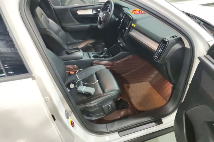 Used Volvo XC40 2019 T4 Four-Wheel Drive Dawn Ice White
