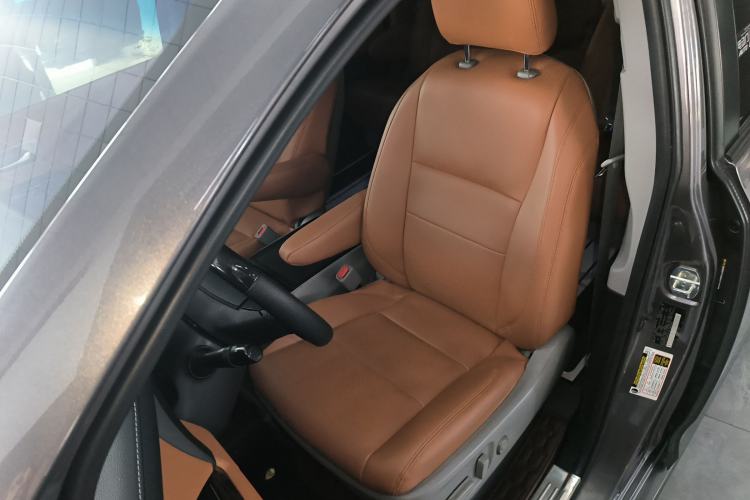 Used Toyota Sienna 2019 3.5L Two-Wheel Drive LE Trim 7 Seats U.S. Specification