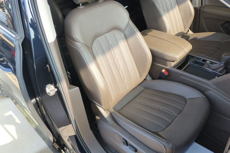 Used Volkswagen Viloran 2020 330TSI Luxury Edition Right Front Seat