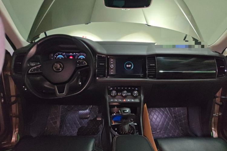 Used Skoda Kodiaq 2019 Facelifted TSI330 7-Seater Two-Wheel-Drive Deluxe Enjoyment Version China V Emission Standard Center Console