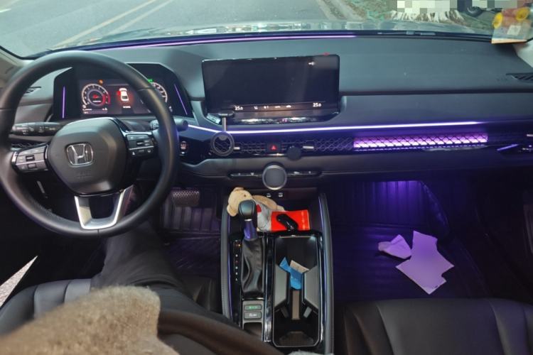 Used Honda Accord 2025 Sport Series 260TURBO Prestige Edition Center Console