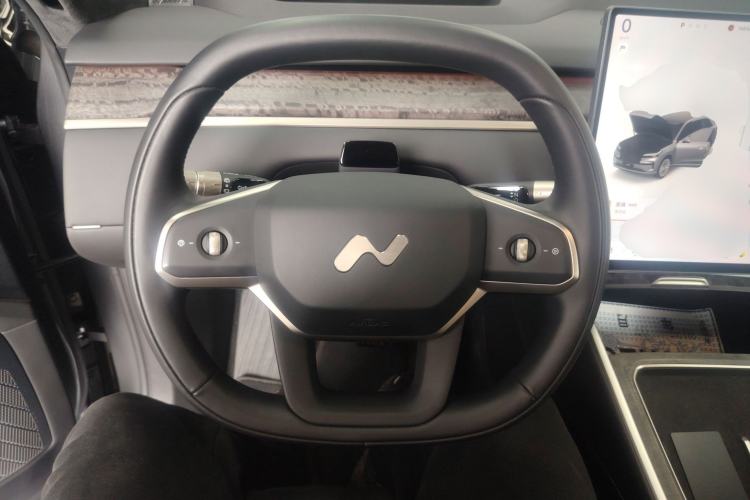 Used ONVO Luxeed L90 2025 Model—Ultra Six-Seater Version Steering Wheel