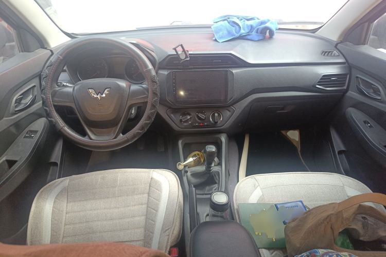 Used Wuling Hongguang 2019 1.5L S Basic Version China VI Standard LAR Center Console