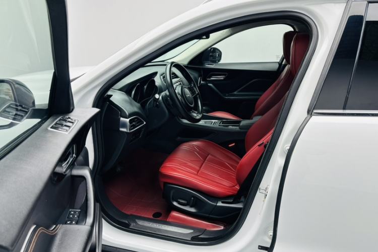 Used Jaguar F-PACE 2018 2.0T Two-Wheel Drive Urban Deluxe Edition Interior 4