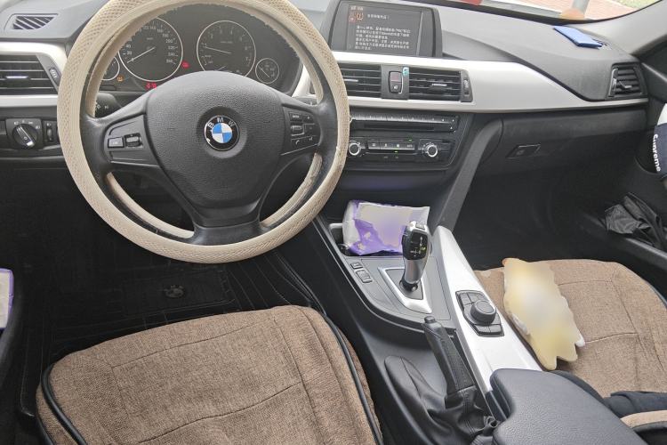Used BMW 3 Series 2013 320i Active Edition Center Console