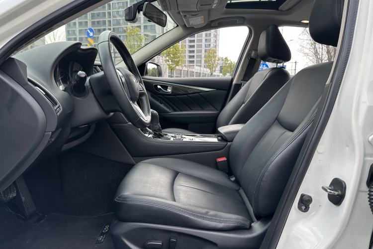 Used Infiniti Q50L 2018 2.0T Comfort Edition China VI Standard Interior 4