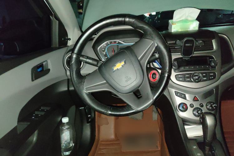 Used Chevrolet Aveo Sonic 2014 Sedan 1.4SL AT Stylish Sunroof Edition
