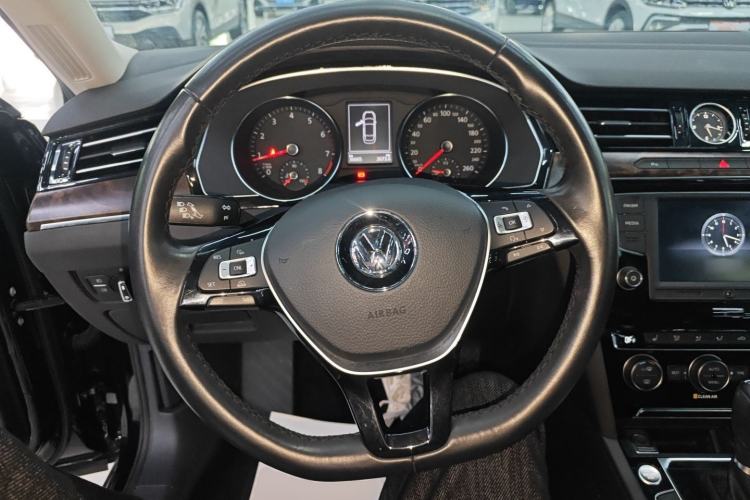 Used Volkswagen Magotan 2017 330TSI DSG Luxury Model Steering Wheel