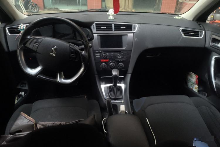 Used DS 5LS 2014 1.8L automatic Comfort version VTi140
