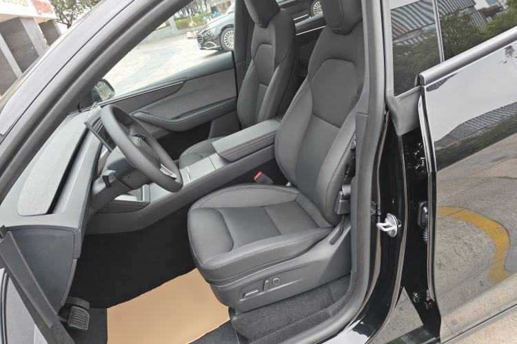 Used Tesla Model Y 2026 Rear-Drive Model
