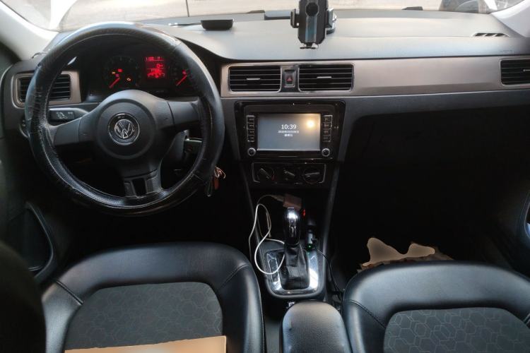 Used Volkswagen Santana 2015 1.6L Automatic Comfort Edition Center Console