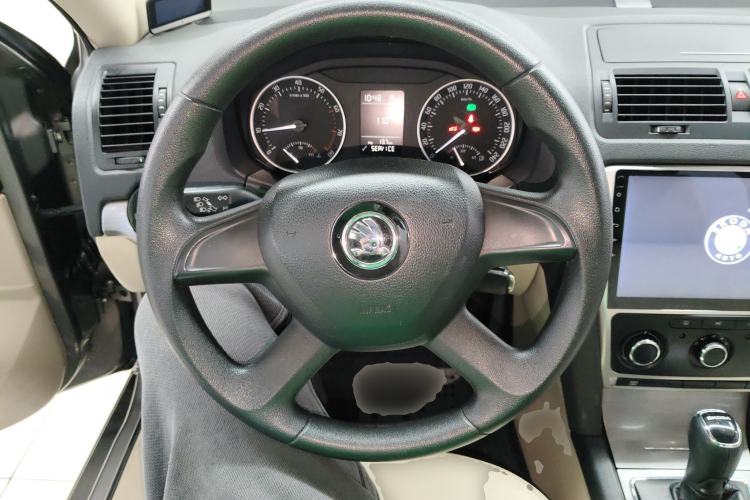 Used Skoda Octavia 2015 Classic Model 1.6L Automatic Yijie Version
