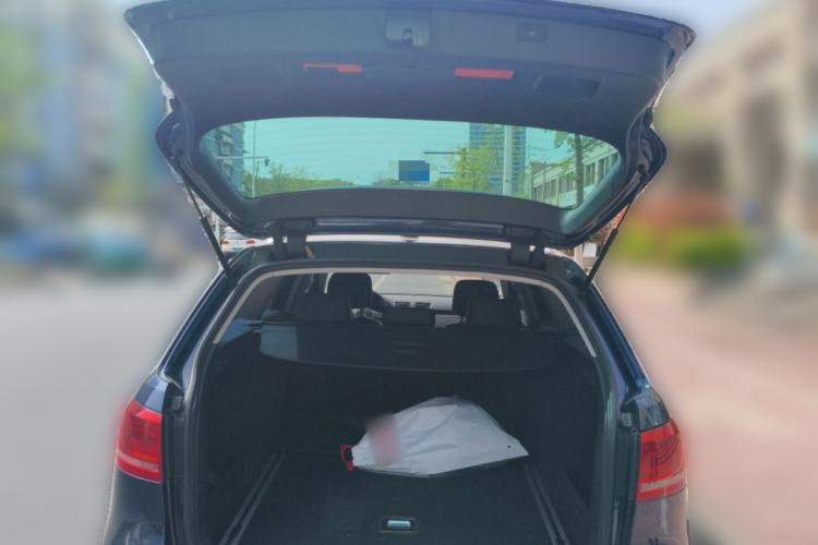 Used Volkswagen Magotan 2012 Travel Edition 2.0 TSI Luxury Version Trunk