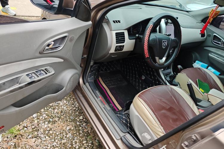 Used Baojun 630 2013 1.5L manual Comfort trim
