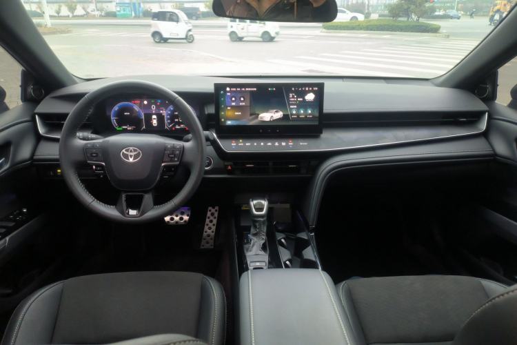 Used Toyota Camry 2025 Dual-Motor 2.0 HXS Glory Edition
