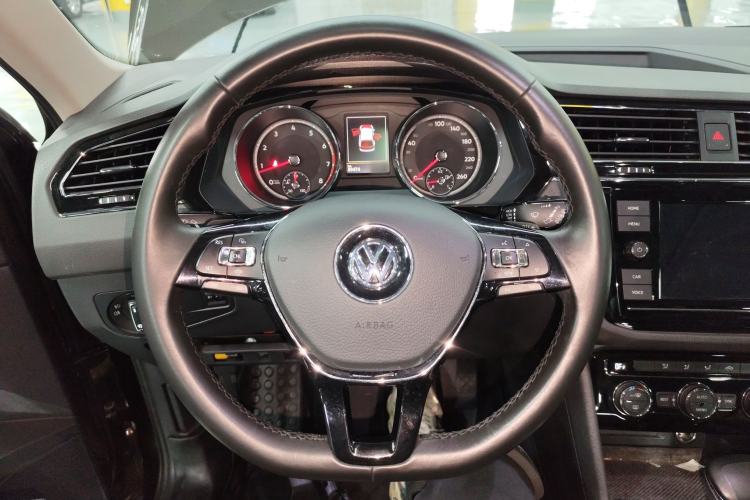 Used Volkswagen Tiguan L 2019 330TSI Automatic Two-Wheel Drive Panoramic Comfort Edition China VI Standard
