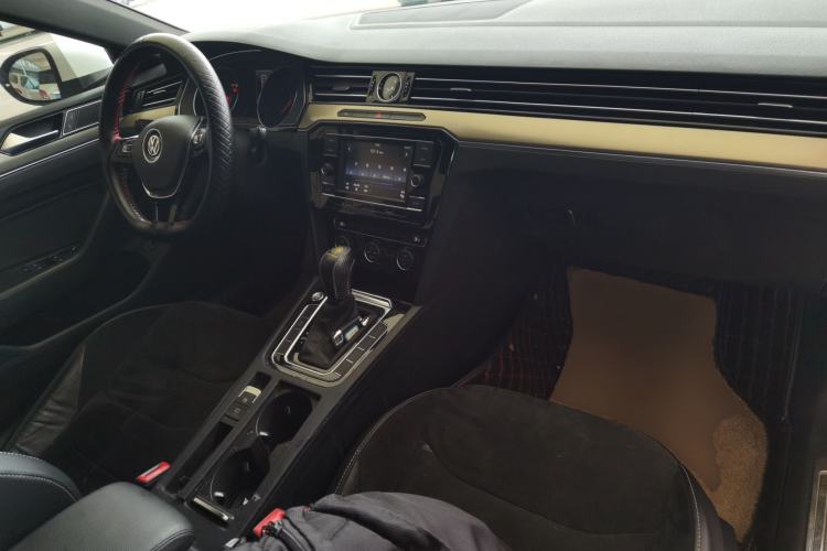 Used Volkswagen FAW-Volkswagen CC 2019 330TSI Huayan Edition China V Standard Center Console