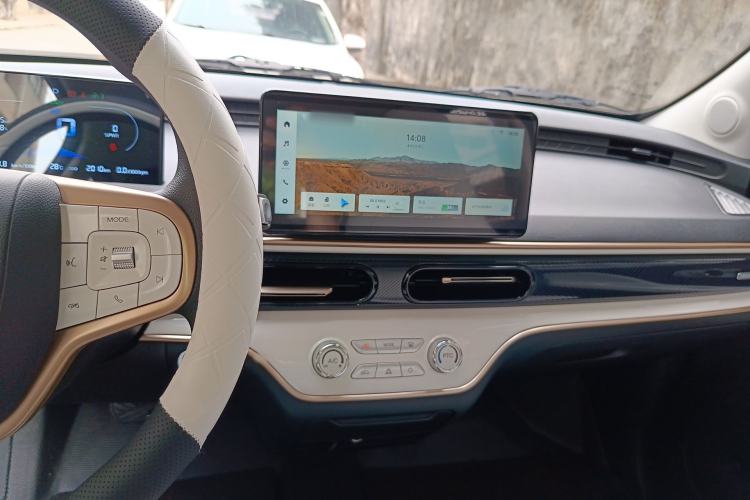 Used Chery QQ Domi 2025 Model 305km Comfort Edition Audio And AC Panel