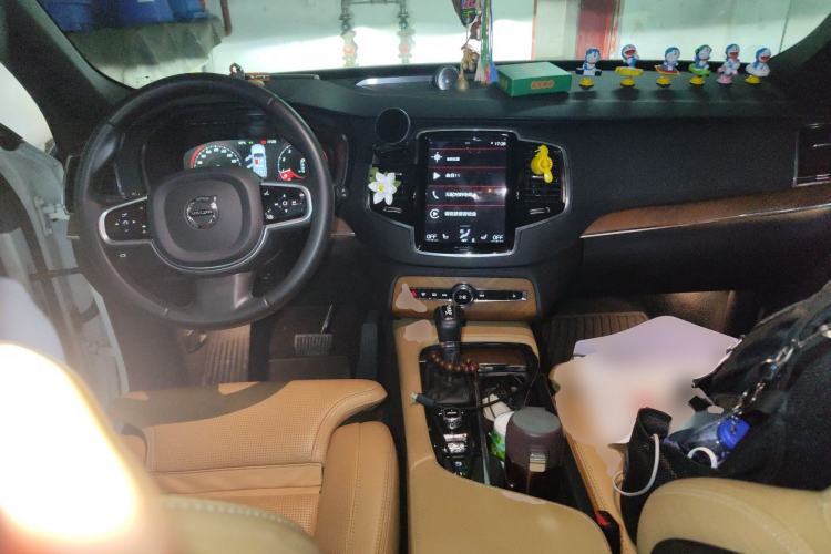 Used Volvo XC90 2015 T6 Prestige 7-Seater Center Console