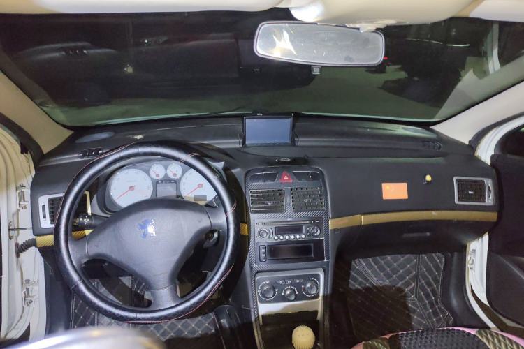 Used Peugeot 307 2013 Hatchback 1.6L Manual Comfort Edition Center Console