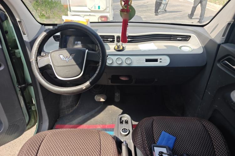 Used Wuling Hongguang MINIEV 2021 Macaron Sandwich Model 120 km Lithium Iron Phosphate Center Console