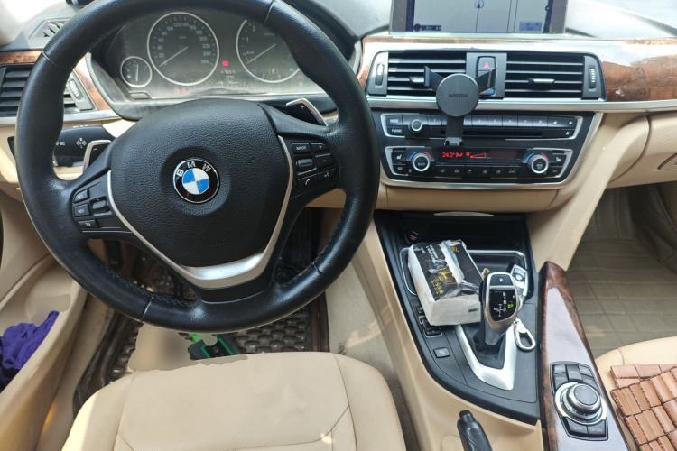 Used BMW 3 Series 2013 Facelift 328Li Luxury Design Package Center Console