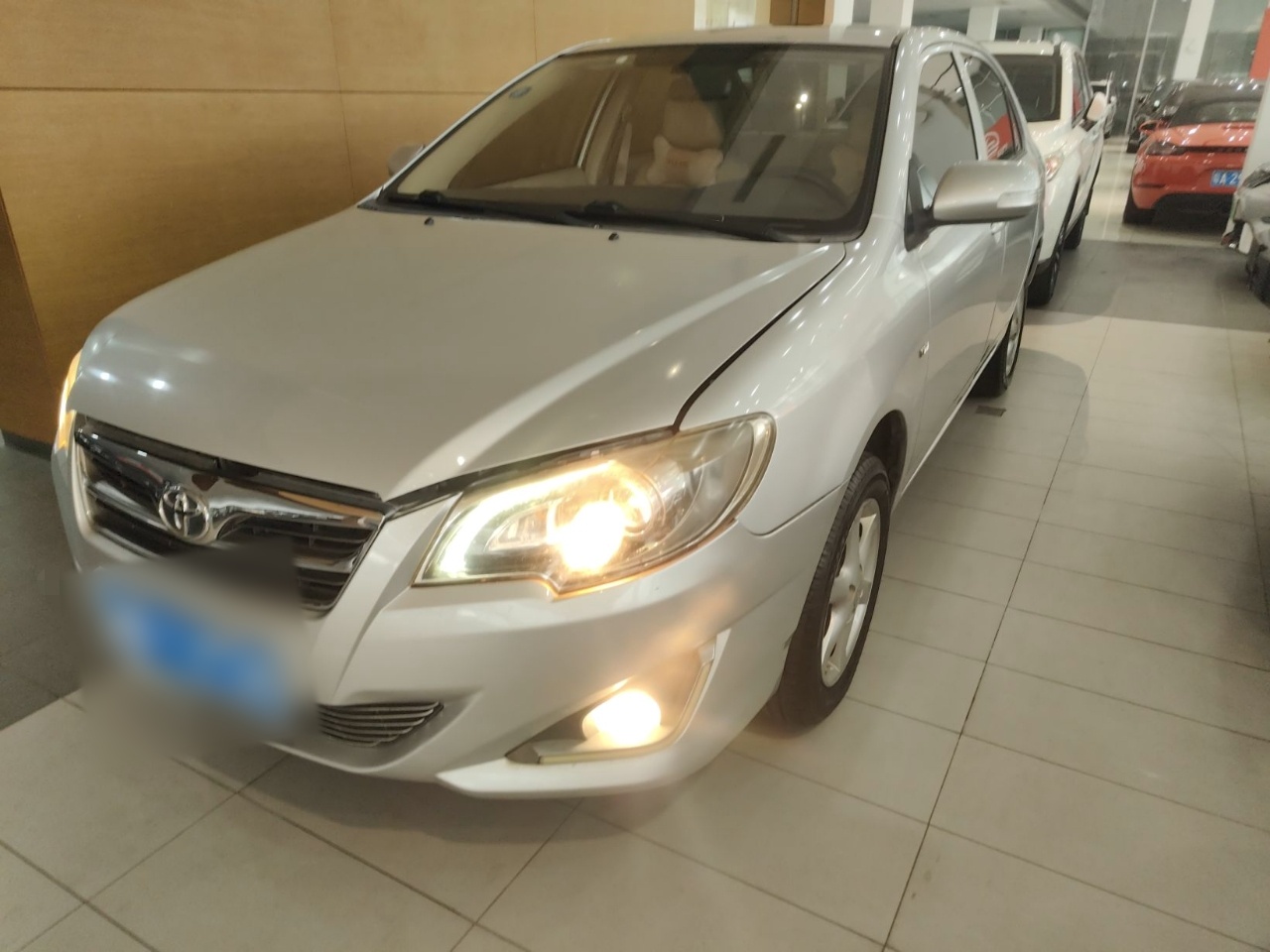 Под передней частью автомобиля