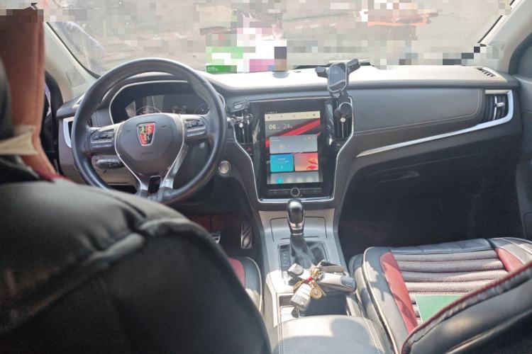 Used Roewe RX5 2016 20T Two-Wheel Drive Automatic Internet Smart Edition
