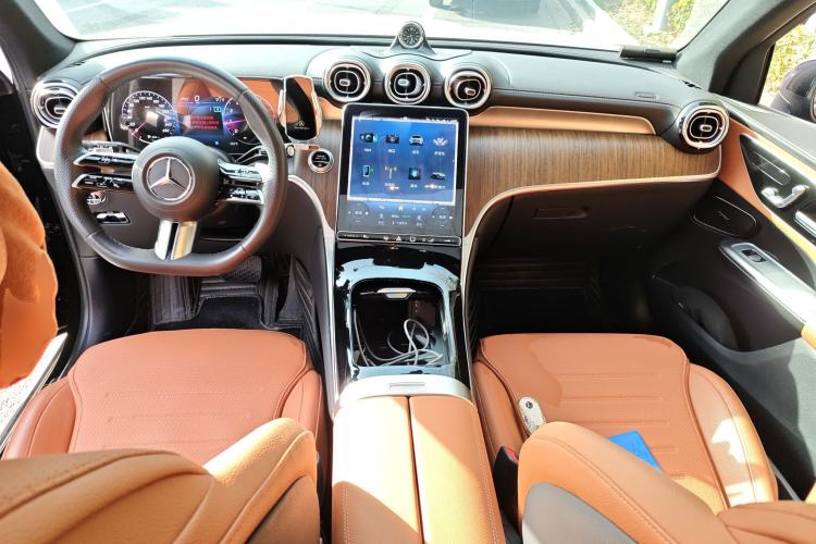 Used Mercedes-Benz GLC 2024 GLC 300 L 4MATIC Dynamic Edition 5-seater Center Console