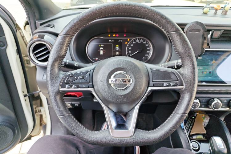 Used Nissan Kicks 2018 1.5L CVT Smart Connect Deluxe Edition
