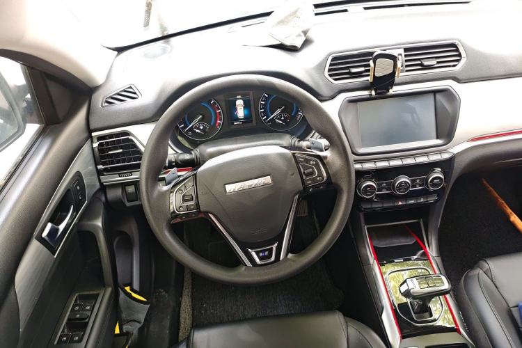 Used Haval H2 2018 Chuanxiang Edition Blue Badge 1.5T Dual-Clutch Two-Wheel Drive Fashionable Model Steering Wheel