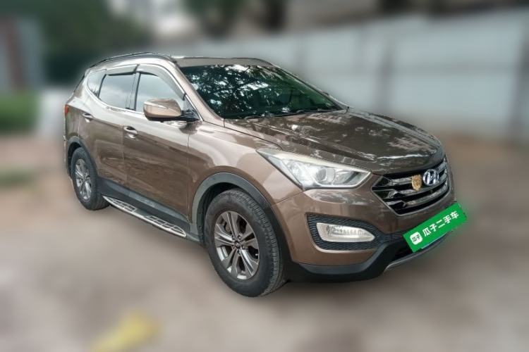 Used Hyundai Santa Fe 2015 2.4L Automatic Two-Wheel Drive Comfort Edition 5 Seats Front Right 45 Deg