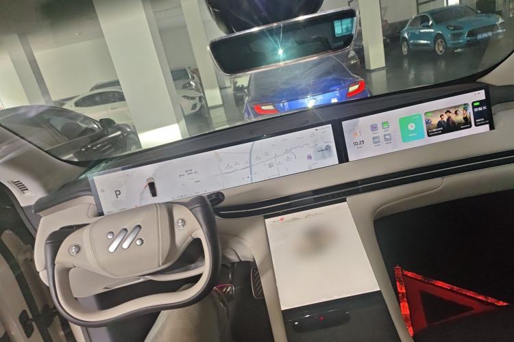 Used IM LS7 2023 77 kWh Urban Fit Rear-Wheel Drive Center Console