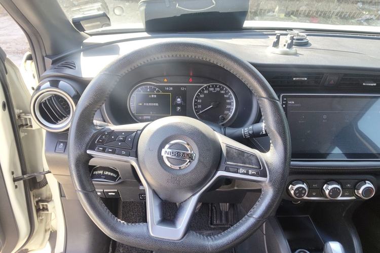 Used Nissan Kicks 2017 1.5L CVT Smart Edition Steering Wheel
