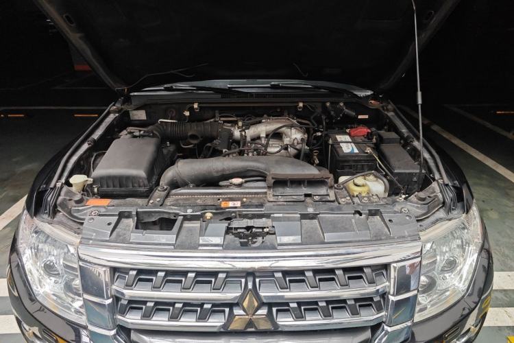 Used Mitsubishi Pajero 2016 3.0L Automatic Prestige Version China IV Standard