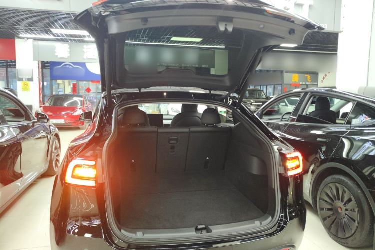 Used Tesla Model Y 2023 Long-Range All-Wheel-Drive Version
