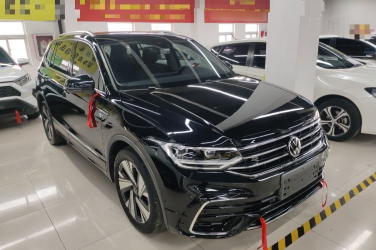 Used Volkswagen Tiguan L 2023 Restyled 330TSI Automatic Two-Wheel Drive R-Line Enhanced Comfort Version Front Right 45 Deg