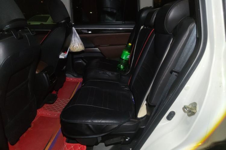 Used GAC Trumpchi GS8 2017 320T Two-Wheel Drive Luxury Smart Connectivity Version (7 Seats) Interior 4