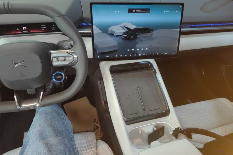 Used XPeng P7 2025 Model—750 All-Wheel-Drive High-Performance Ultra