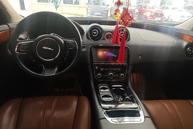 Used Jaguar XJ 2014 XJL 3.0 SC Two-Wheel-Drive Panoramic Business Edition