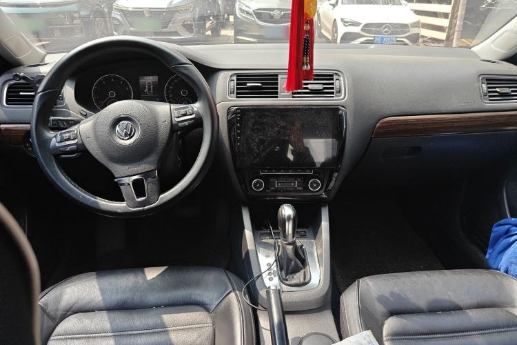 Used Volkswagen Sagitar 2012 1.8TSI Automatic Flagship Edition
