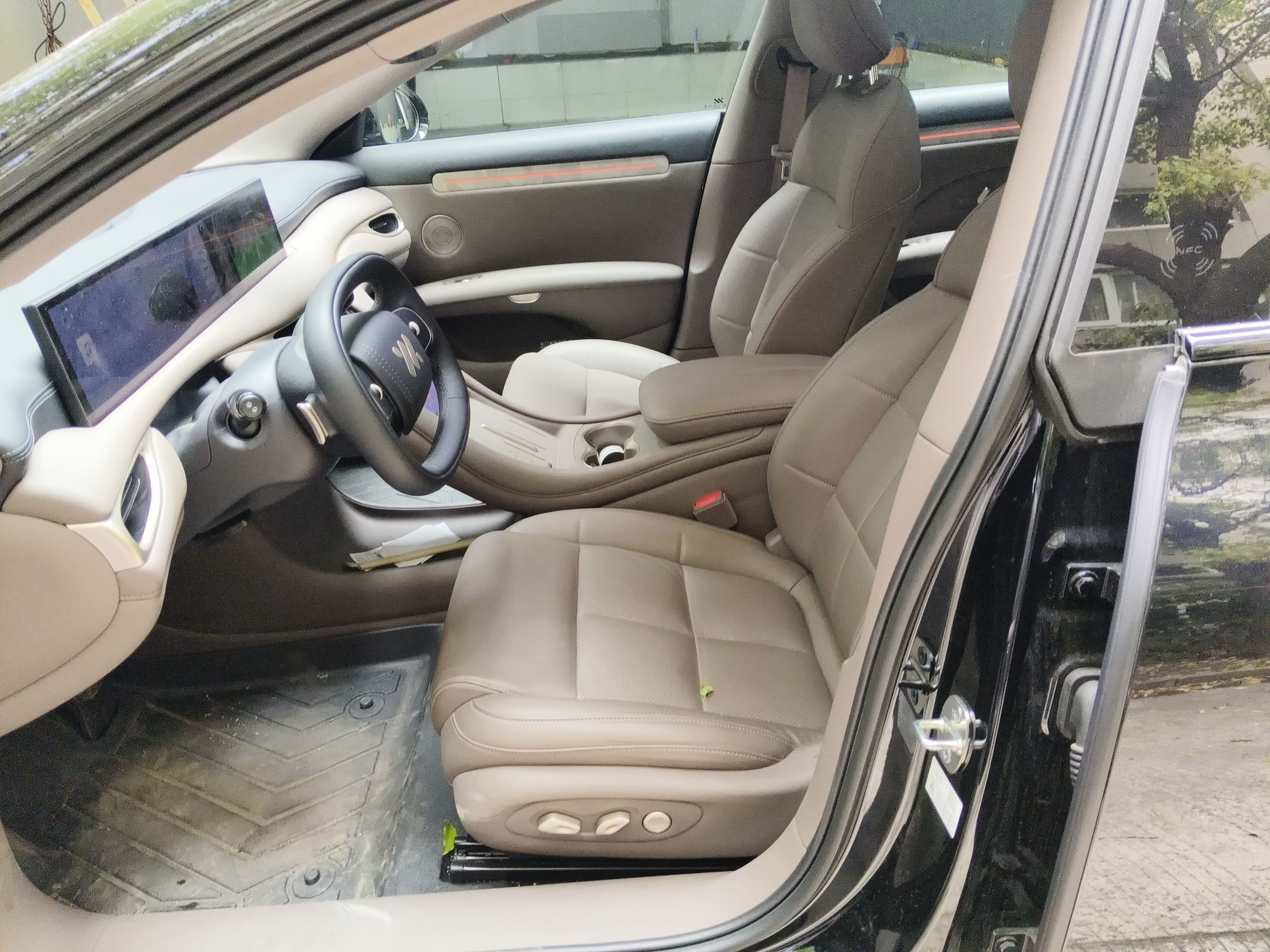 Переднее сиденье в автомобиле