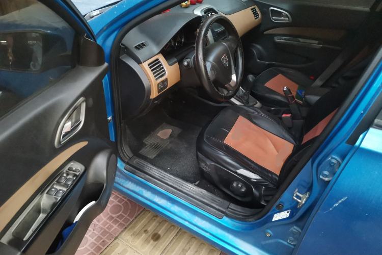 Used Baojun 630 2013 1.5L manual Comfort trim
