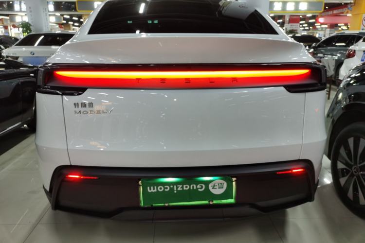 Used Tesla Model Y 2025 Rear-Wheel-Drive Version
